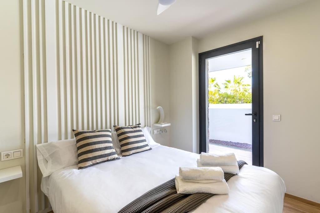 Genoveses Suites, 3 Hab, Garaje, Piscina, Solarium Y Wifi